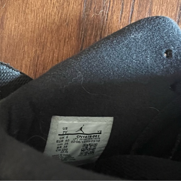 Nike Limited Edition Paris Saint Germain x Air Jordan 6 - Picture 8 of 10